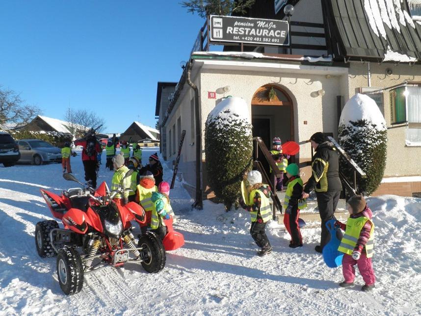 Restaurace A Penzion Maja Бенецко Экстерьер фото